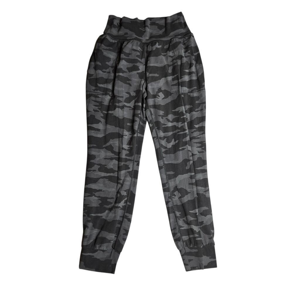 Athleta Salutation Jogger Women's Pants in Gray Camo Size: M